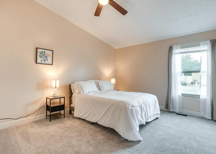 8 Mi To Downtown: Pet-friendly Holiday home