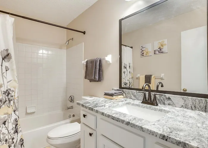 8 Mi To Downtown: Pet-friendly Columbus