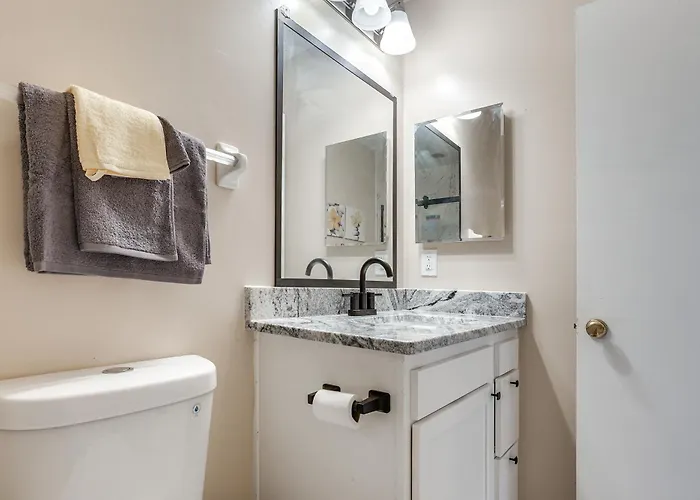 8 Mi To Downtown: Pet-friendly