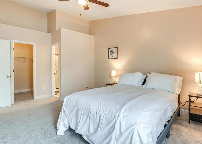 8 Mi To Downtown: Pet-friendly Holiday home